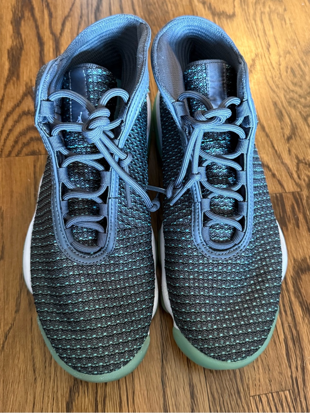 Like new Jordan future Wolf Grey Emerald Rise Sneaker - Picture 3 of 4
